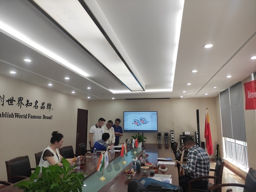 Последние блоги о компании Индийский клиент посетил фабрику Xinwei