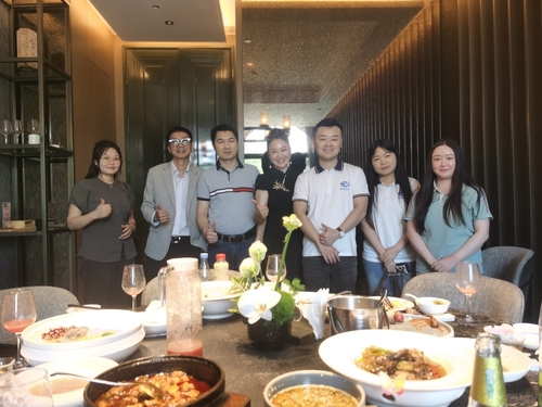 Последние блоги о компании Вьетнамский клиент посетил фабрику Xinwei